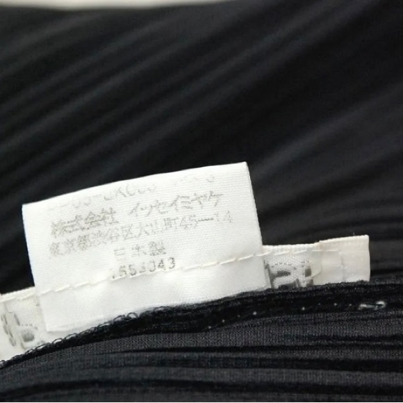 (SOLD) Navy Blue Pleats please top - Picture 5 of 6